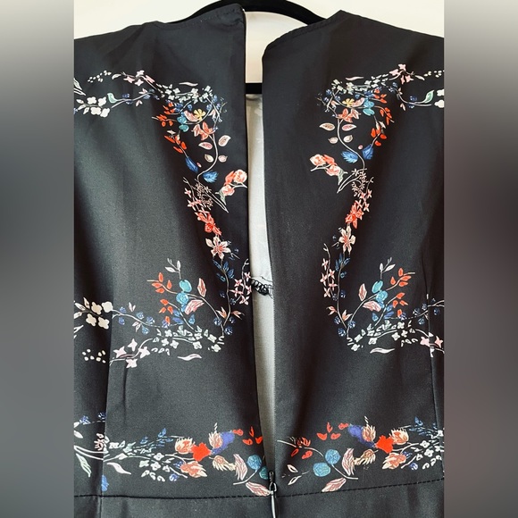 Floral black midi dress with puffed sleeves - Picture 5 of 9